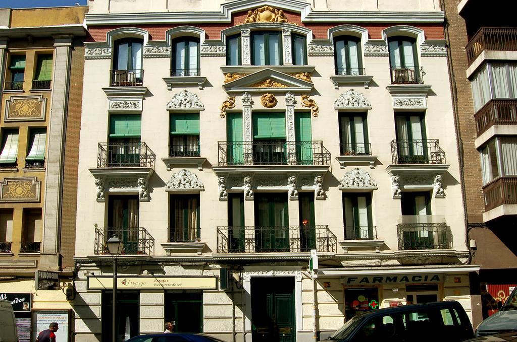 Apartamentos Dali Мадрид Екстер'єр фото